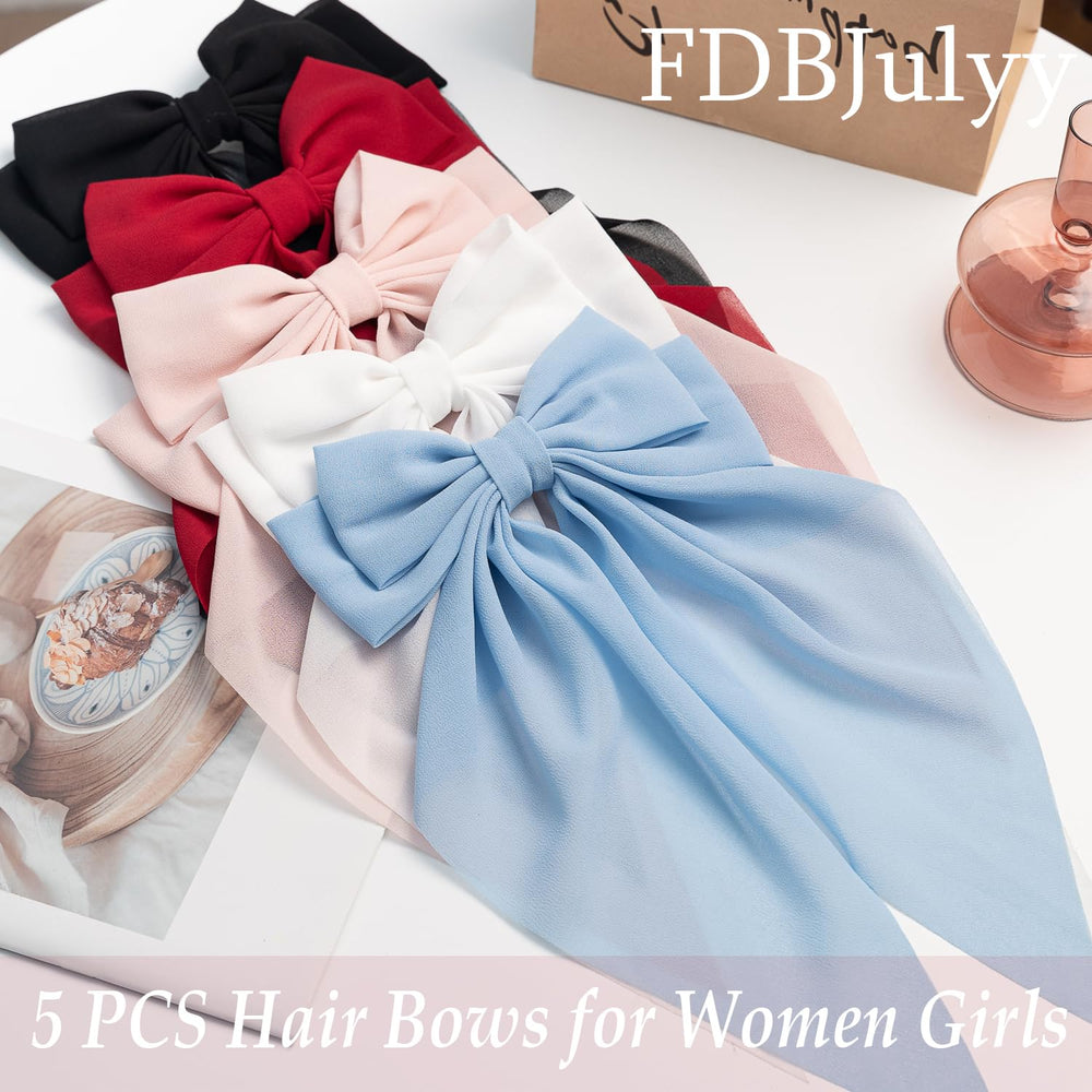 FDBJulyy bow clips keep hair neat during grooming and travel.