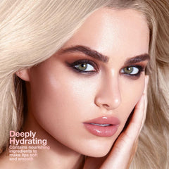 FeiCuiYun honey tint swatch on lips for natural glow