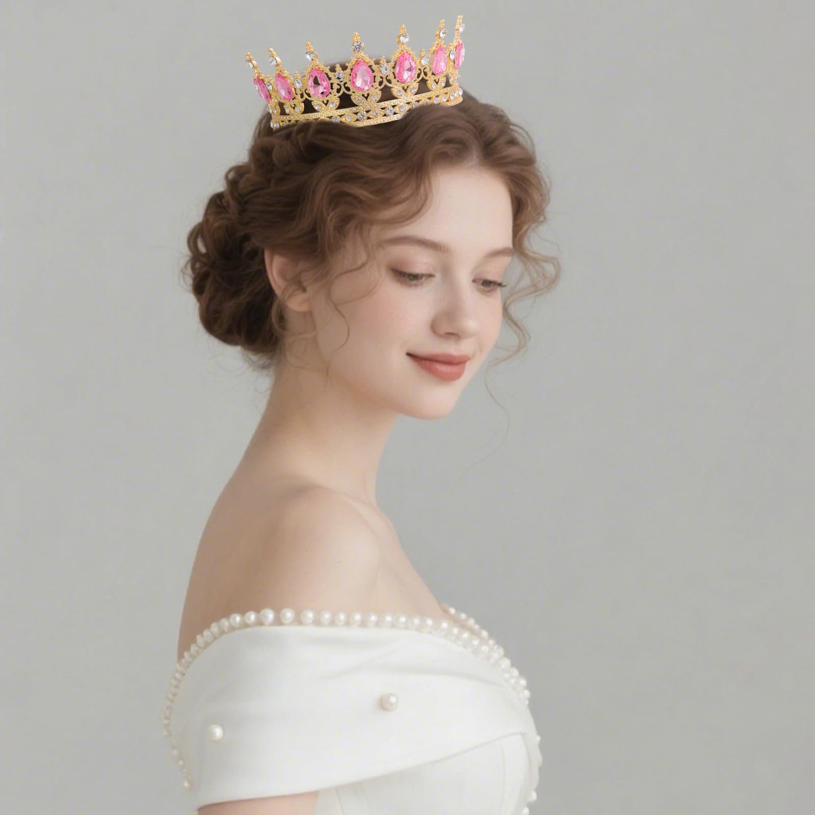 Feltent premium alloy crown with crystals blends durability and glamour.