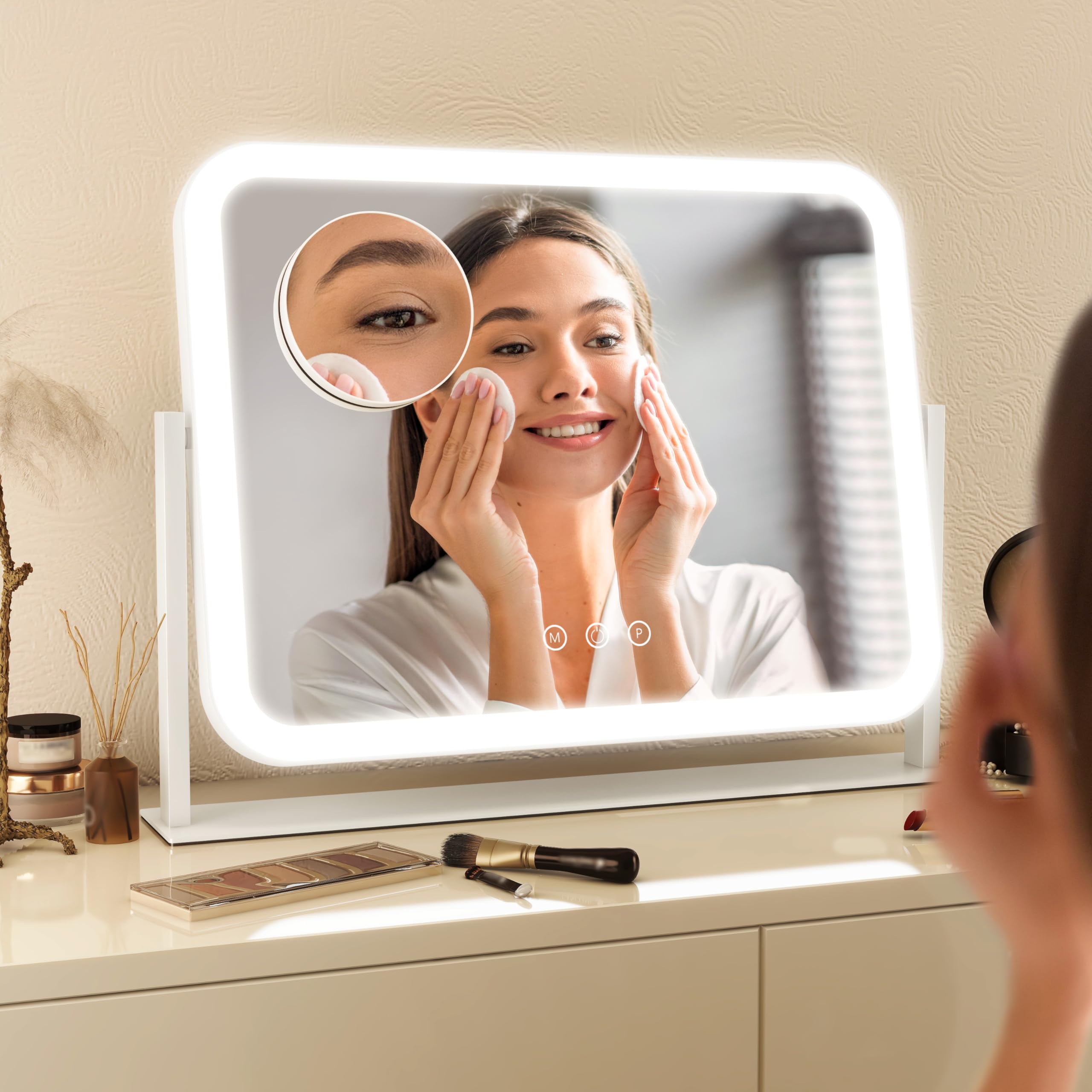 FENNIO dimmable LED mirror offers customizable brightness for different tasks.