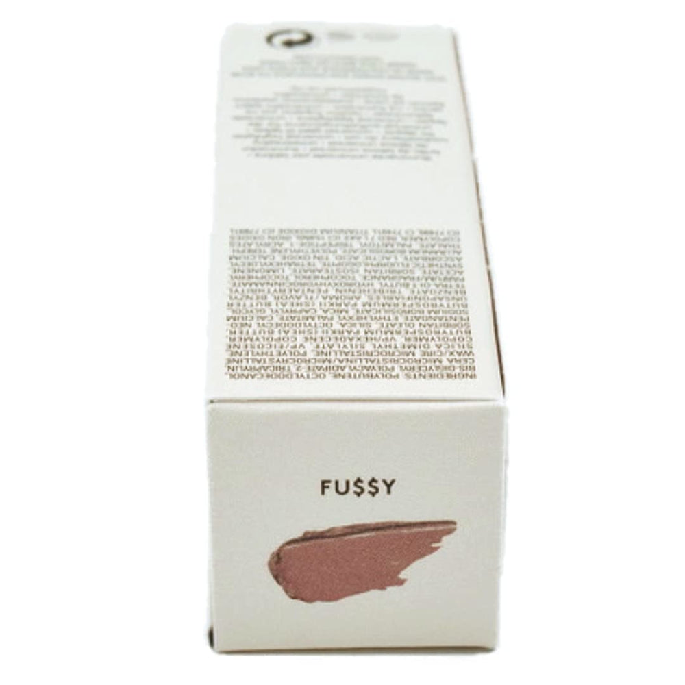 Fenty Beauty Gloss Bomb 02 Fussy, labios más luminosos tras la aplicación.