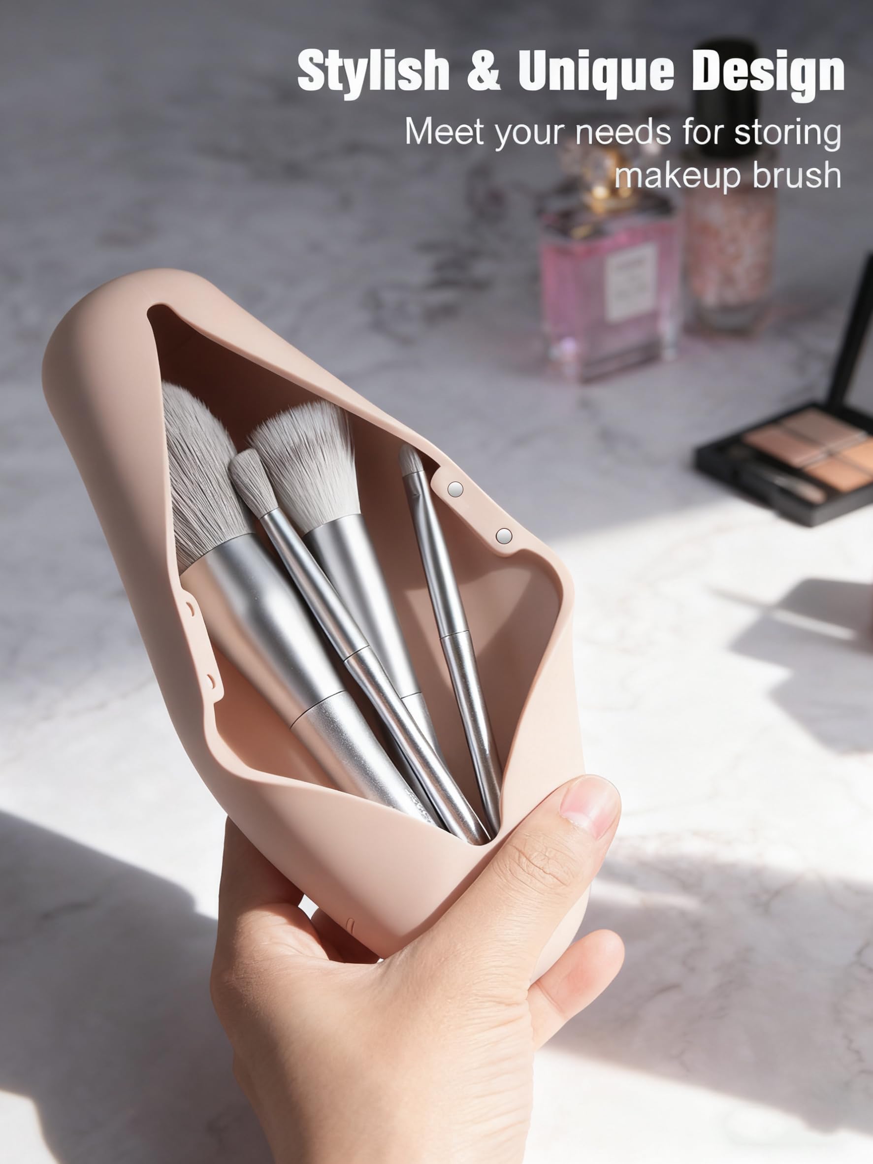 FERYES makeup brush organizer easy to clean and resistant to wear during travel.