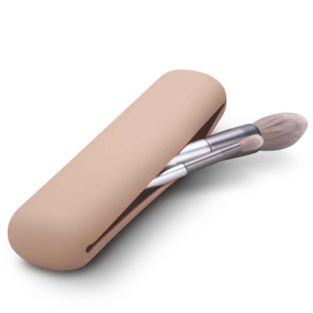 FERYES travel makeup brush holder with magnetic closure keeps brushes secure during transit.