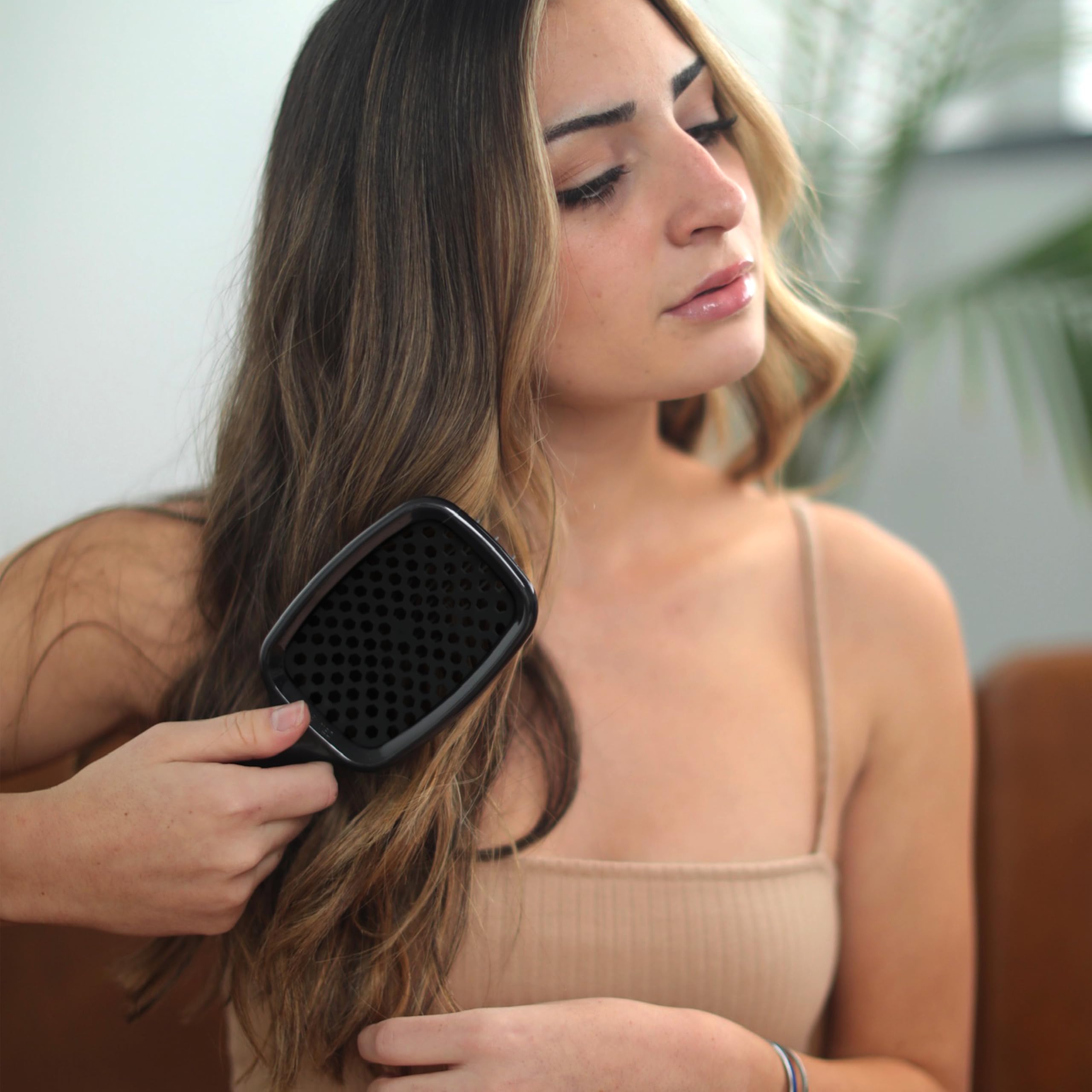 FHI Heat UNbrush suitable for all hair types wet or dry.