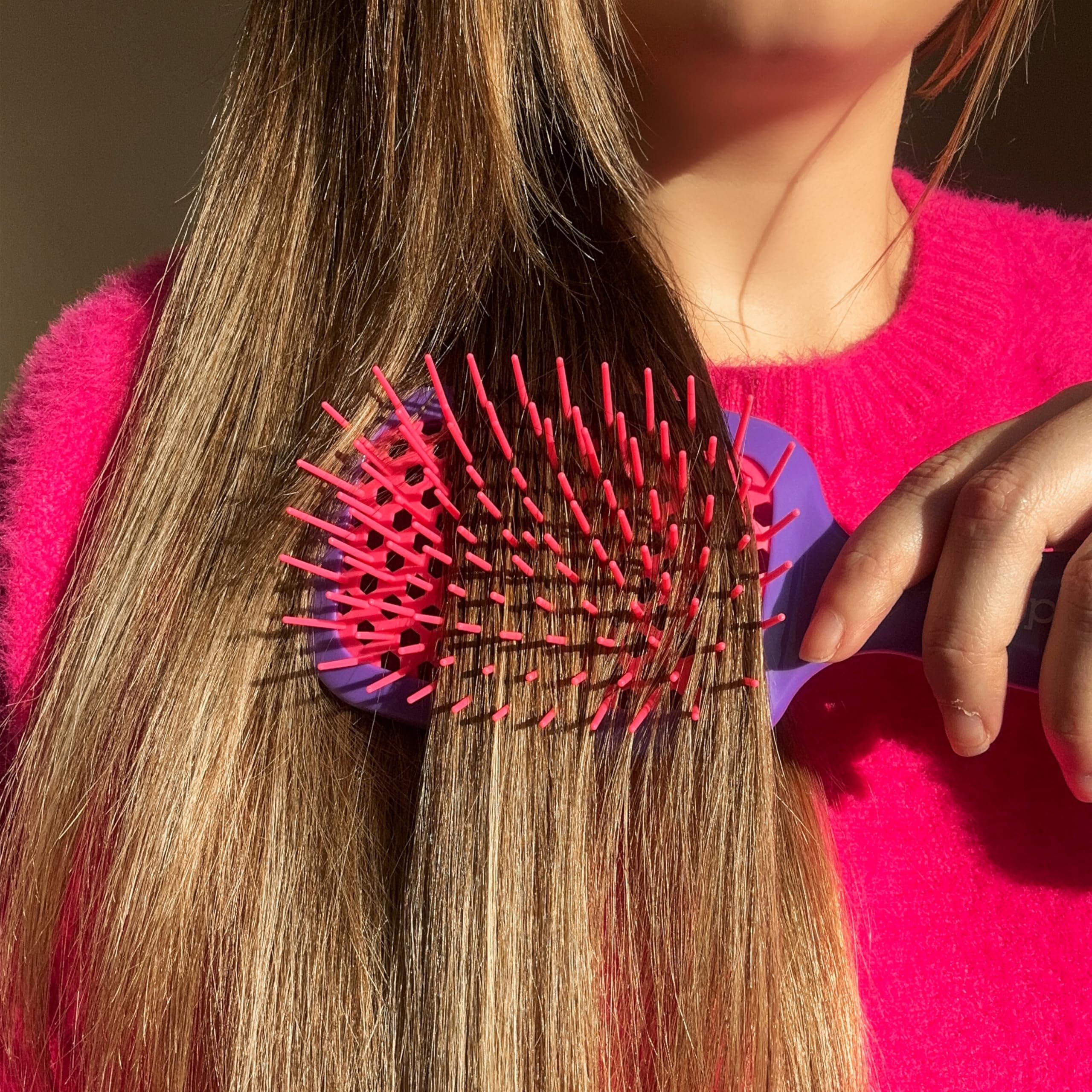 FHI Heat UNbrush easy-clean design indicates simple maintenance after use.