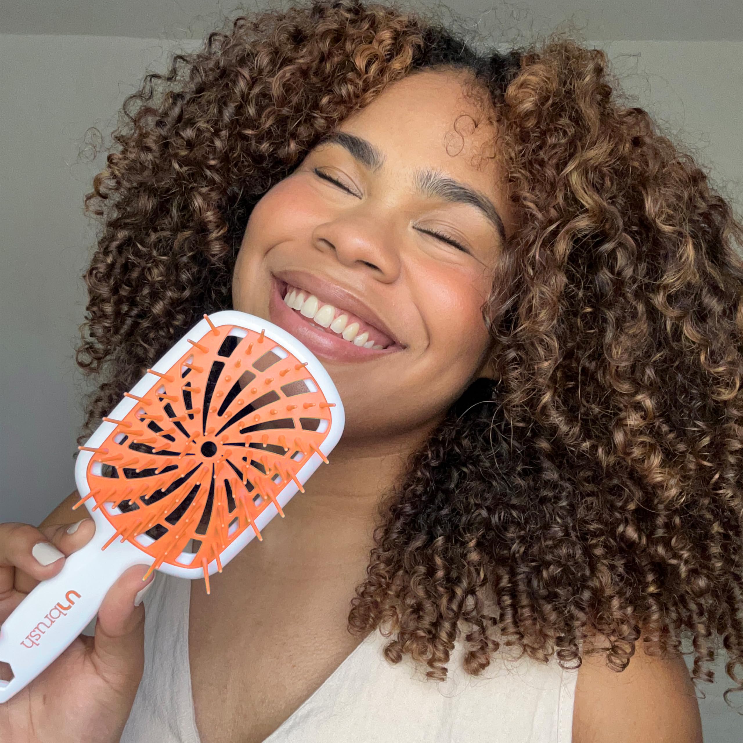 FHI Heat UNbrush Plus detangling dry hair demonstration