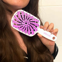FHI Heat UNbrush Plus detangles wet hair smoothly with minimal tugging.