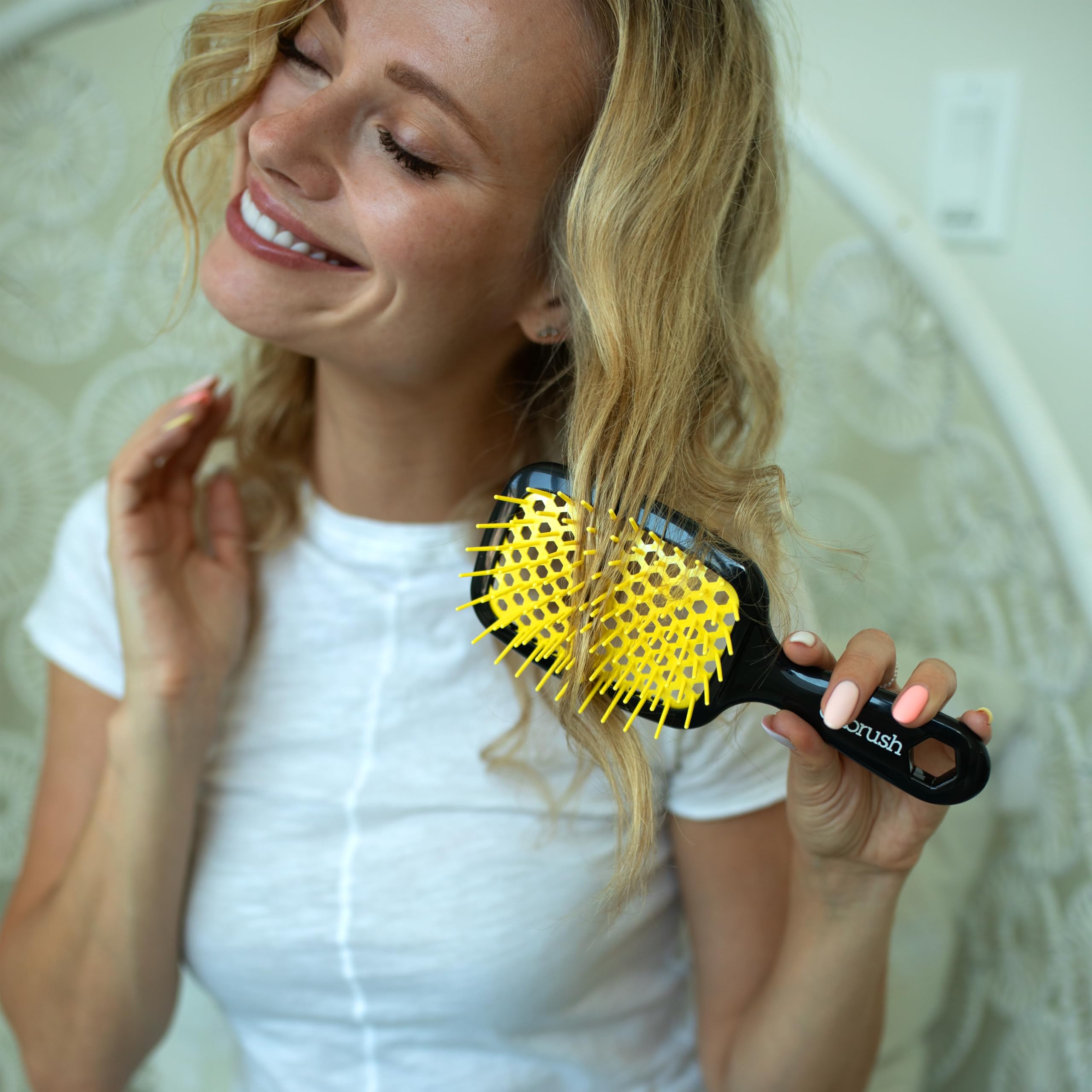 FHI Heat UNbrush travel-friendly detangler for on-the-go styling.