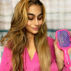 FHI Heat UNbrush ultra-light handle enabling comfortable, fatigue-free brushing.