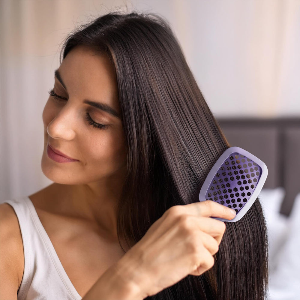 FHI Heat Wet and Dry compatibility makes detangling convenient.