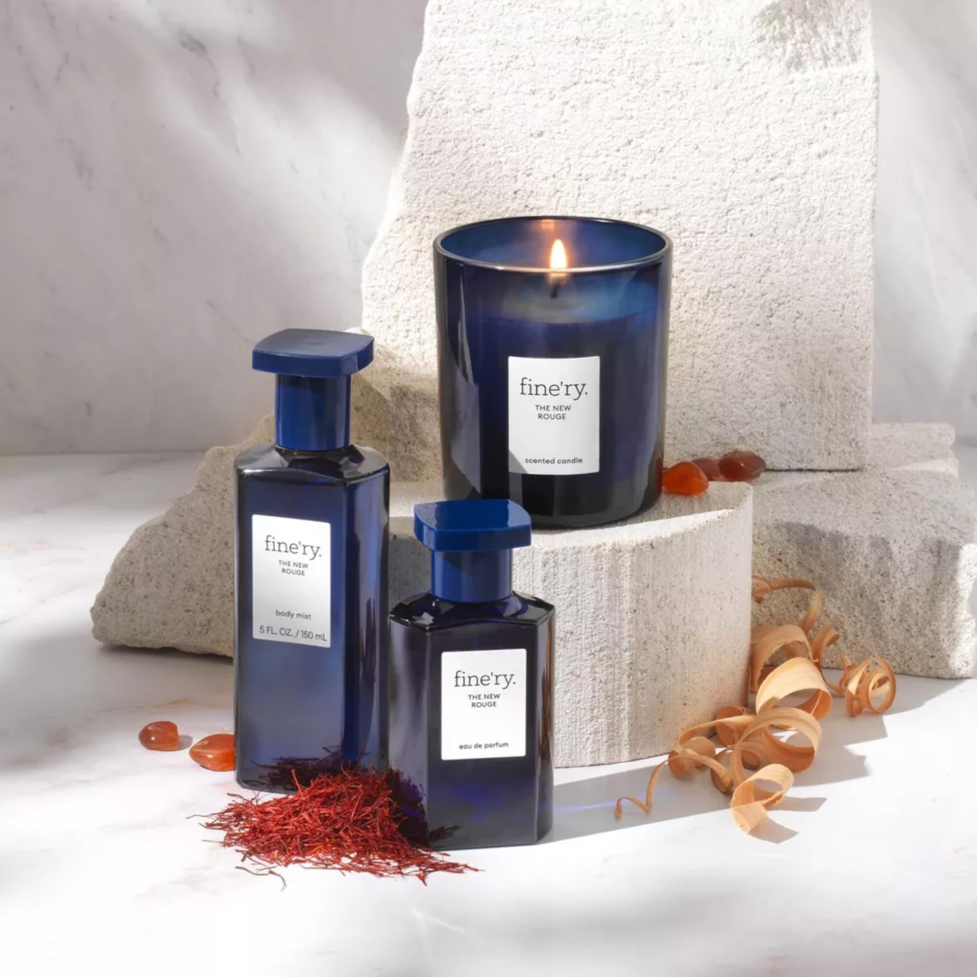 Fine'ry Amber Saffron scent diffusion note highlights warm saffron and amber for rich aura.