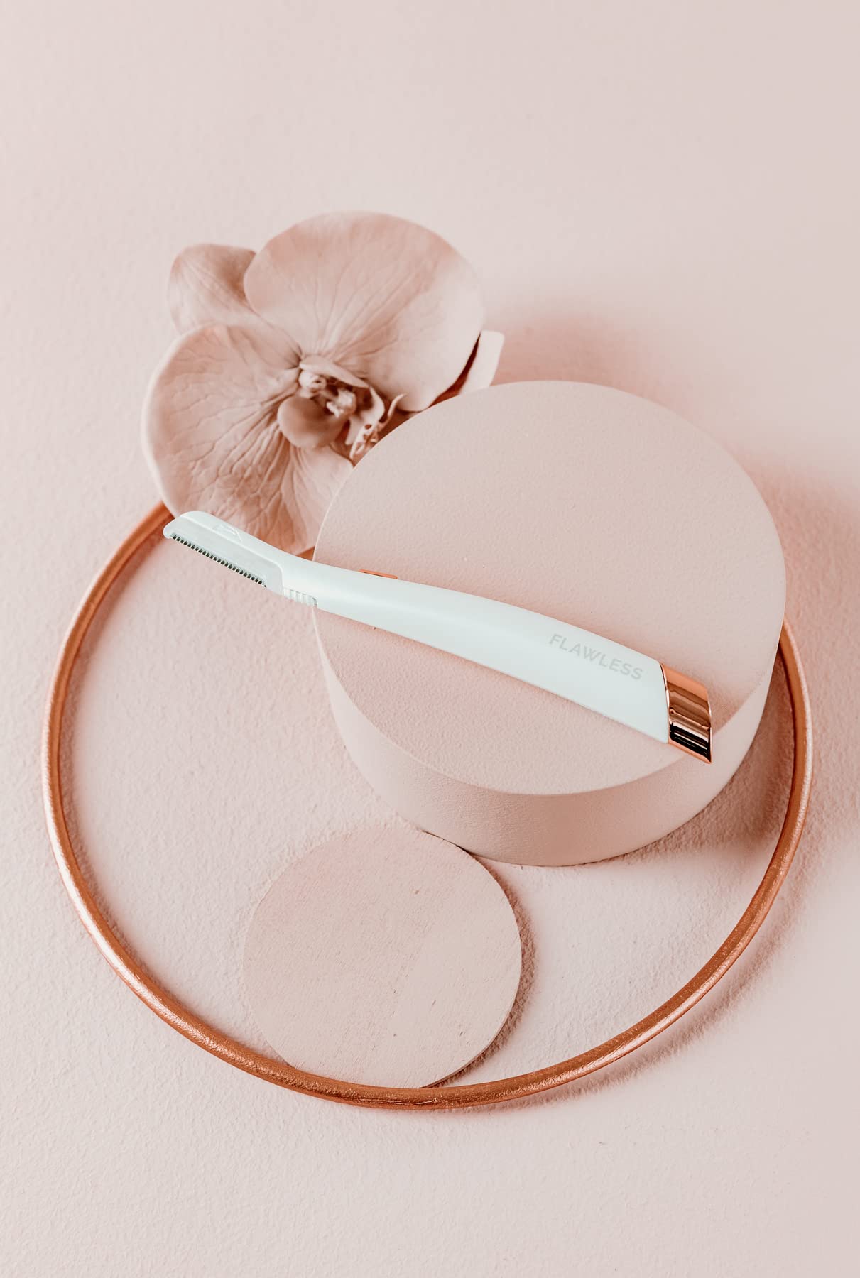 Finishing Touch Flawless Dermaplane Glo battery included for immediate setup.