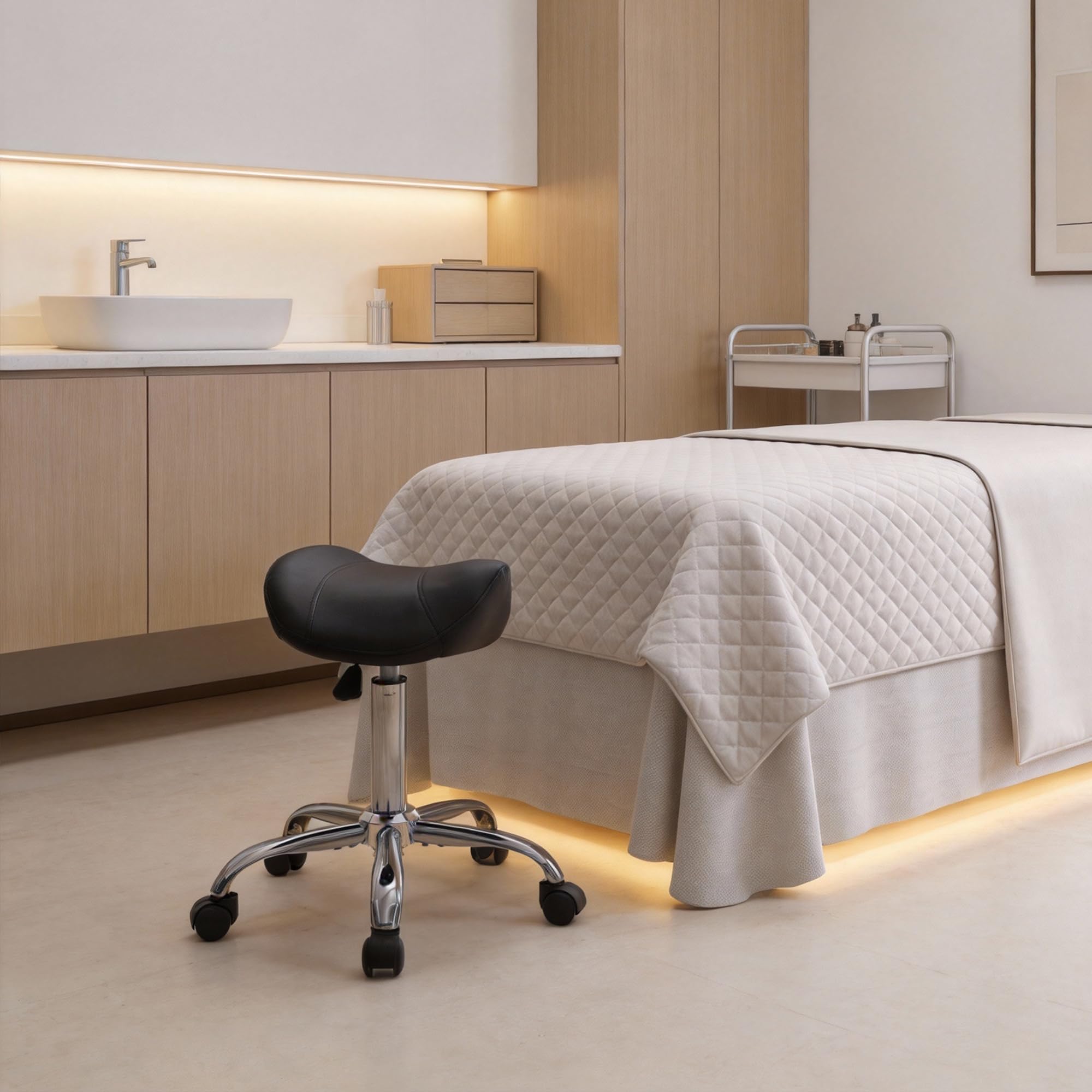 FIRAVOE Saddle Stool hip-135-degree design enhances comfortable mobility.