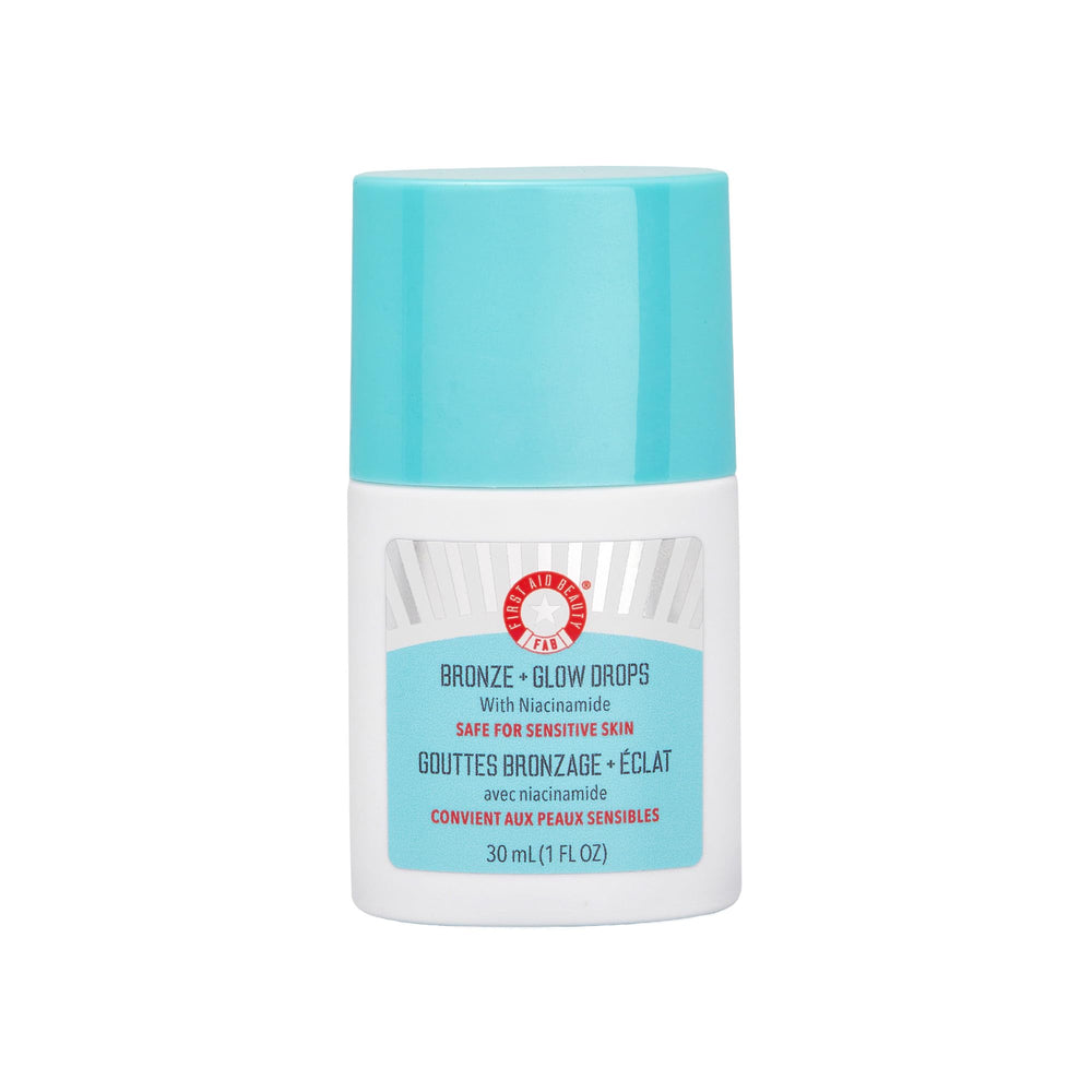 First Aid Beauty Bronce Brillo Gotas: botella con bronceado suave y brillo visible.