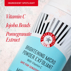 First Aid Beauty Exfoliante en polvo micro, espuma cremosa al contacto con agua.