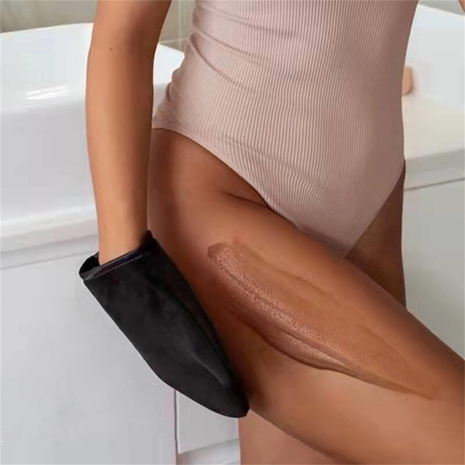 FIRSTPELLA compact tanning kit travels well for on-the-go touch-ups.