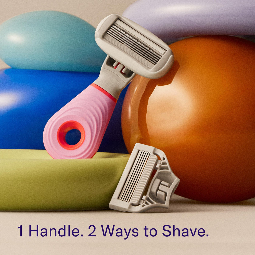 Flamingo vented travel case keeps razor dry and protected
