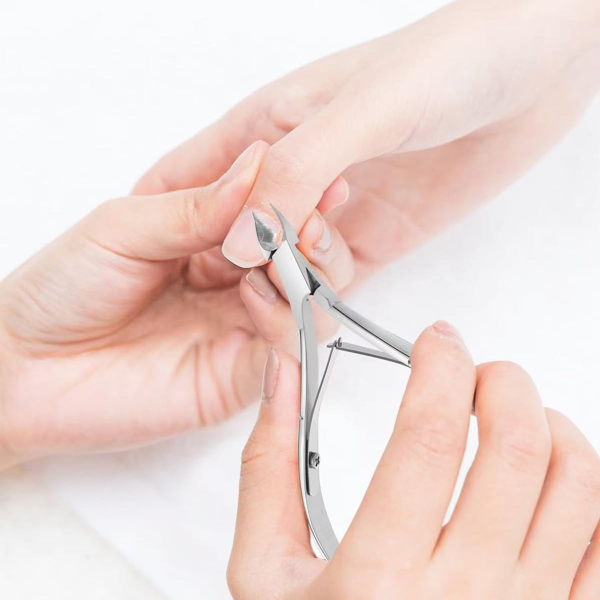 Compact size and easy cleaning support travel and quick maintenance.