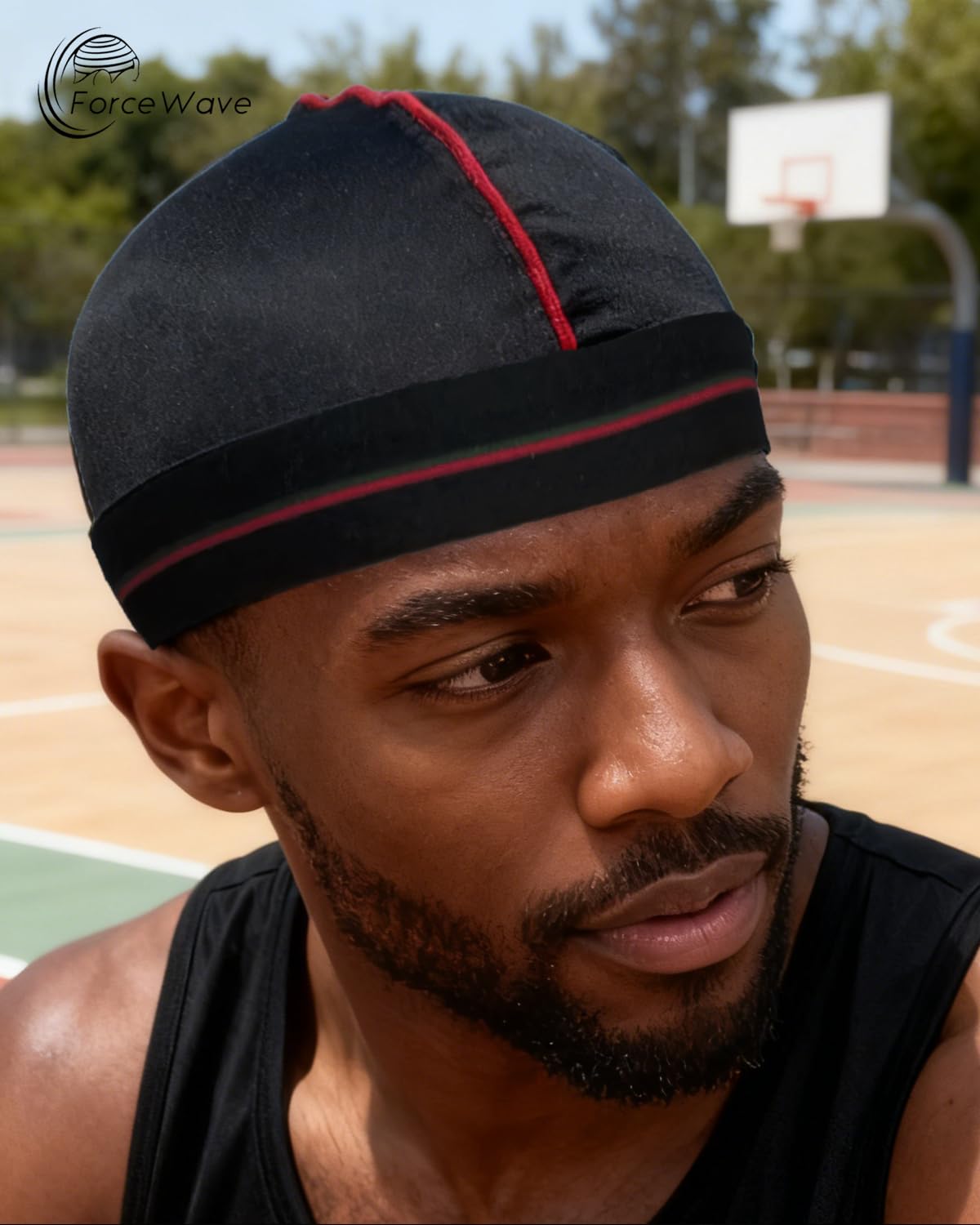 Gorra satén ForceWave negro con textura suave y agradable al tacto.