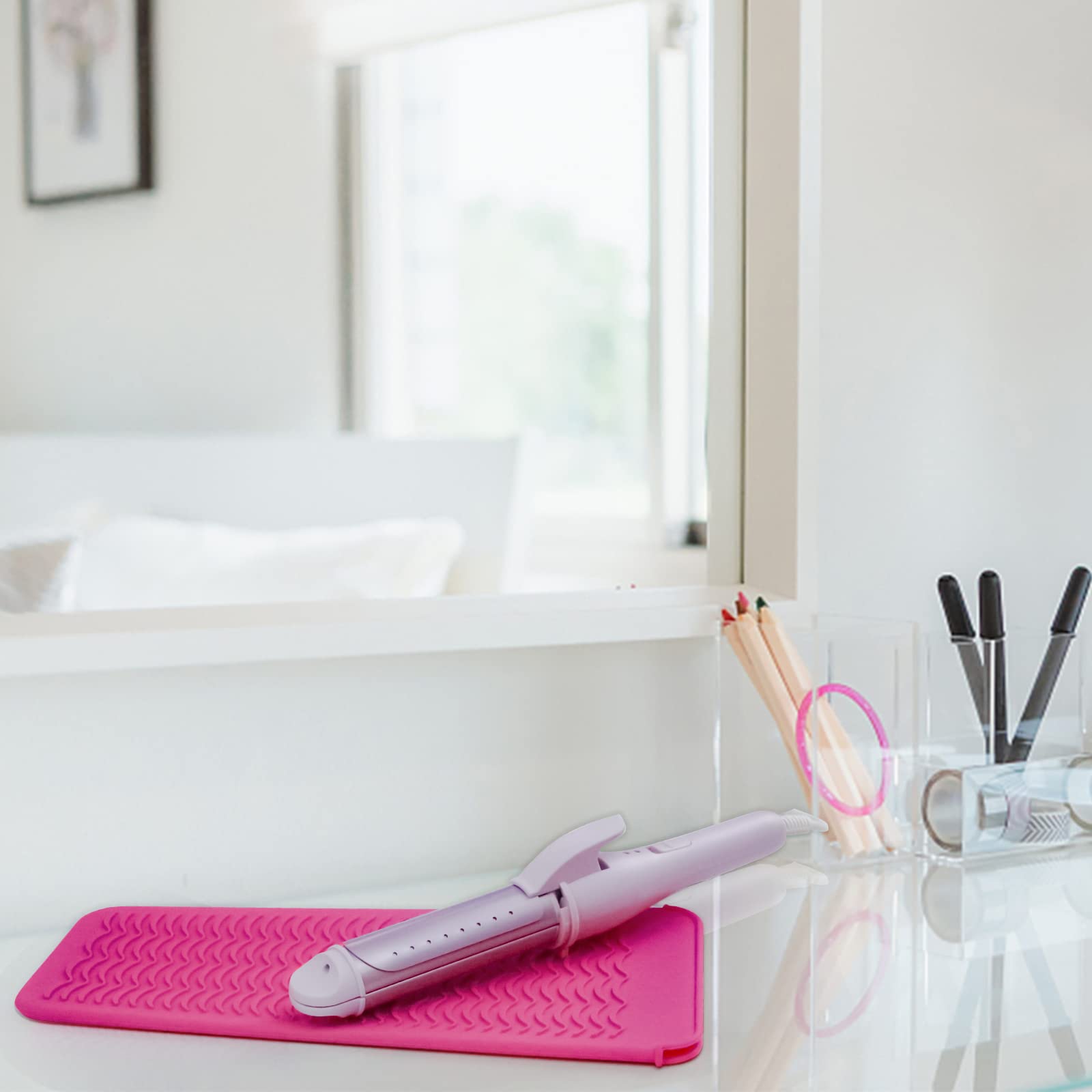 Fouews easy-clean silicone surface laving warm soapy water
