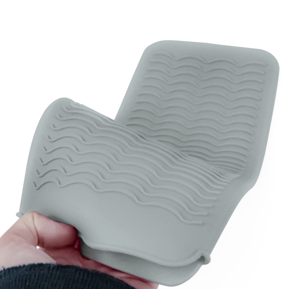 Fouews flat-iron rests on non-slip mat for secure use