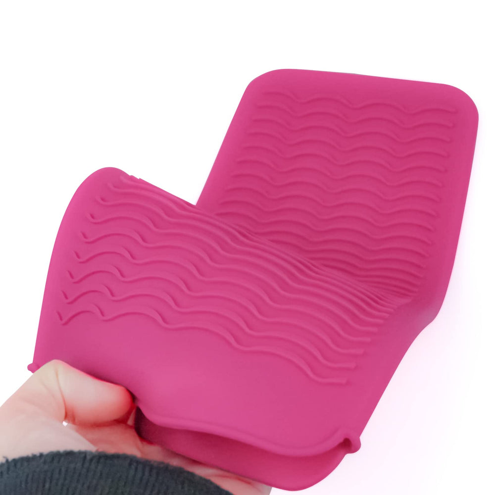 Fouews soft-foldable silicone mat-pouch in pink for storage