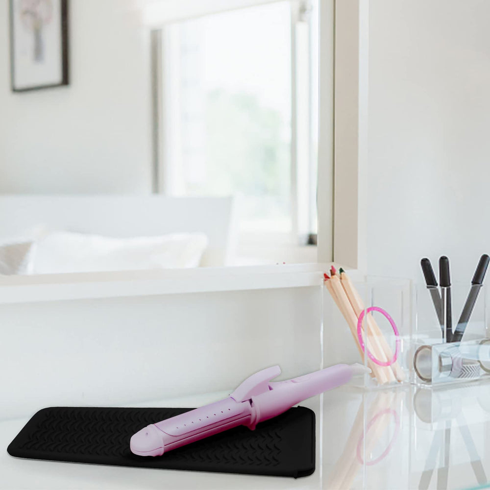 Fouews easy-clean silicone surface is quick to rinse after styling sessions.