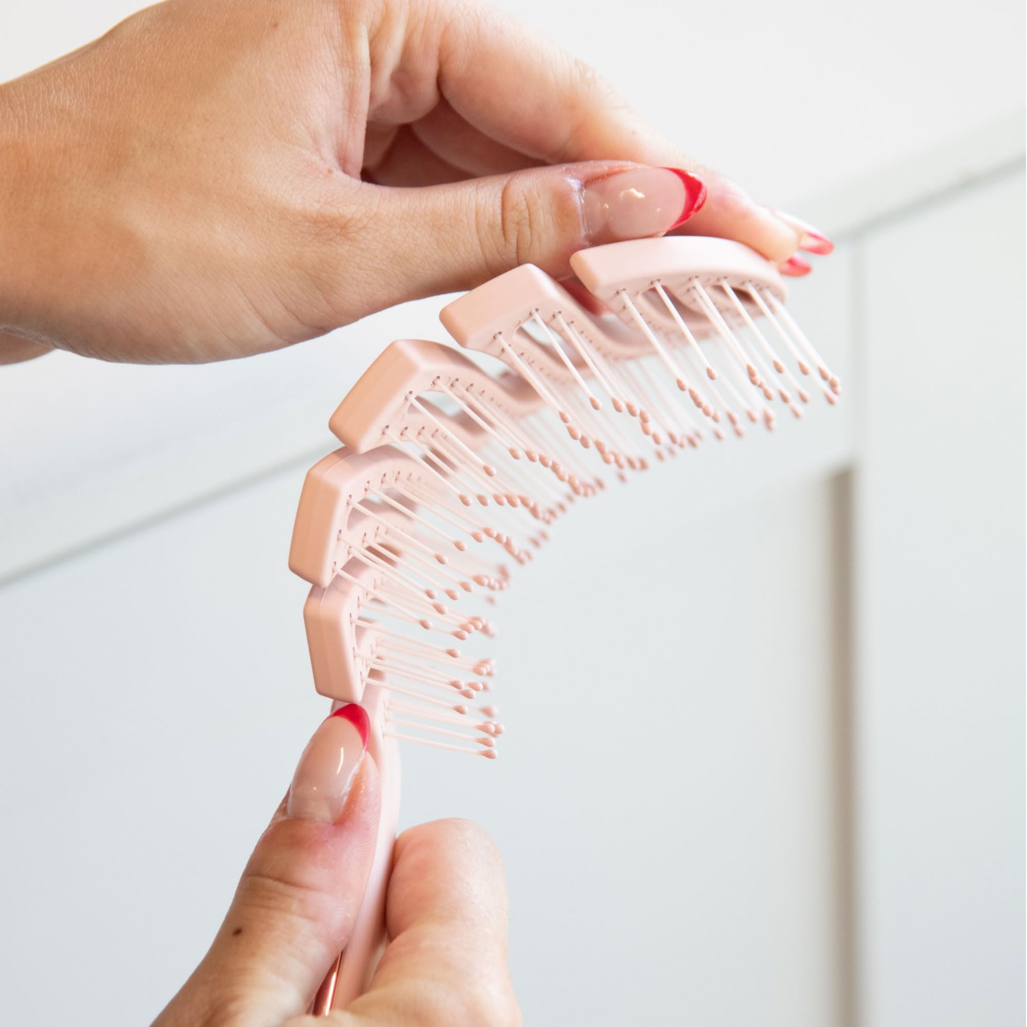 FRAMAR versatile brush suitable for all hair types during drying and styling