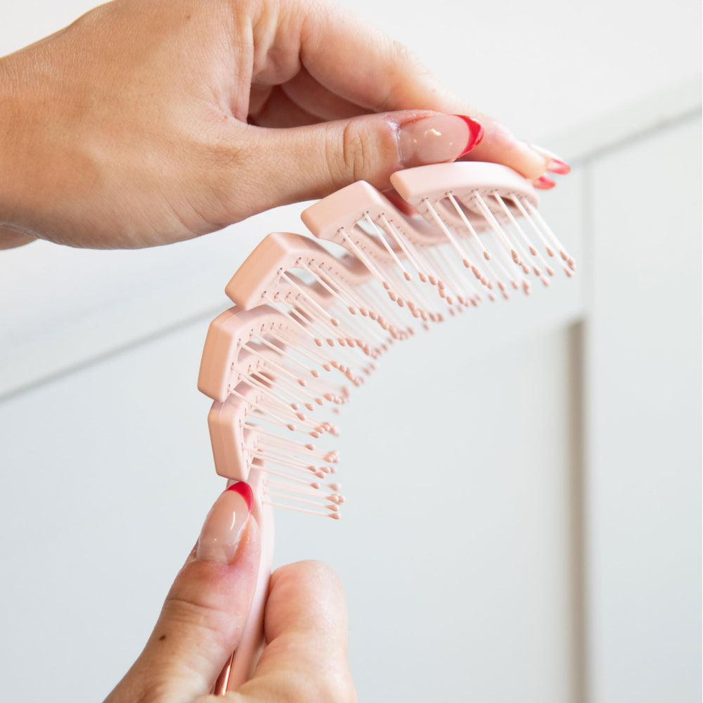 FRAMAR versatile brush suitable for all hair types during drying and styling
