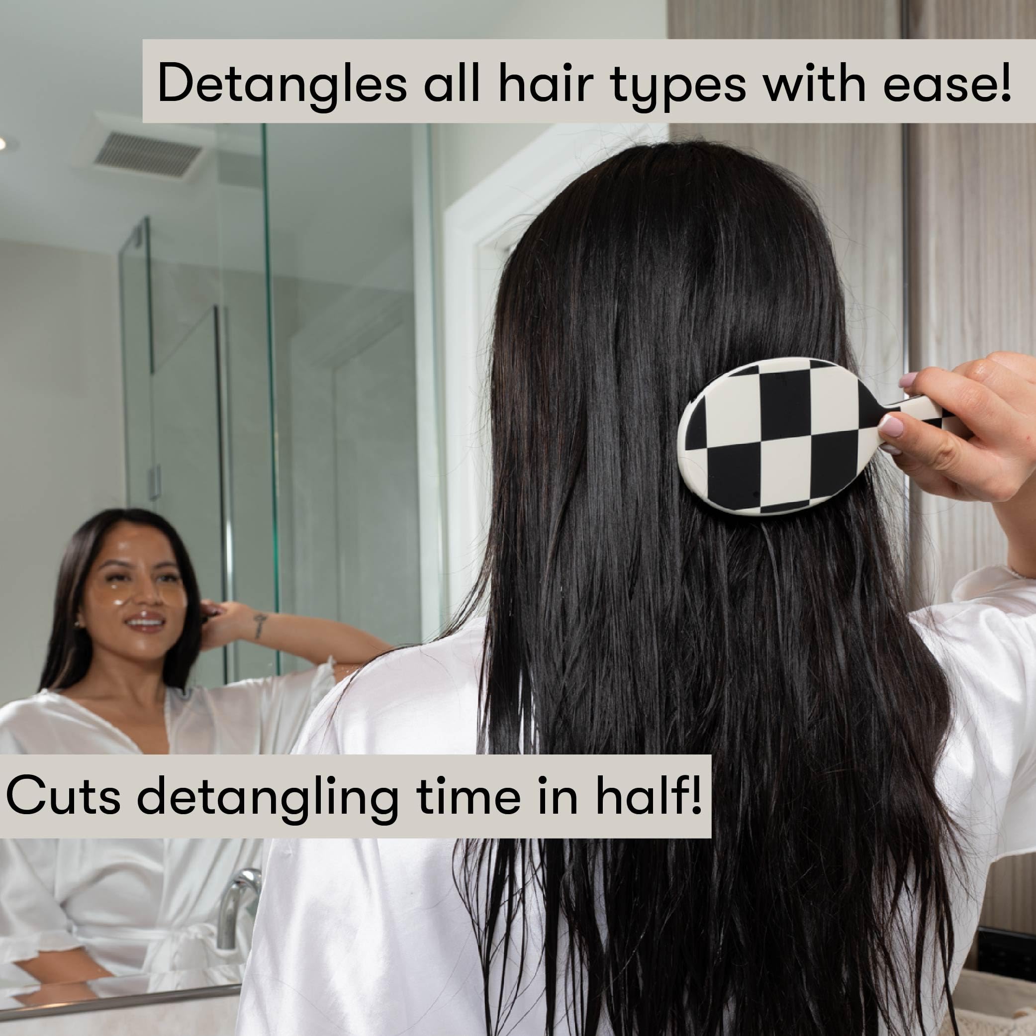 FRAMAR Checkered Bristles offer gentle scalp massage while detangling.