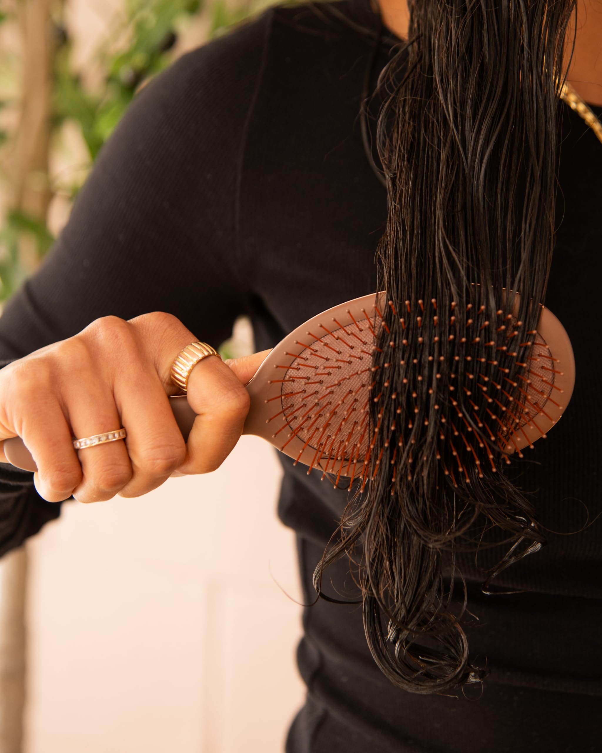 FRAMAR chocolate brush helps distribute conditioner through hair evenly