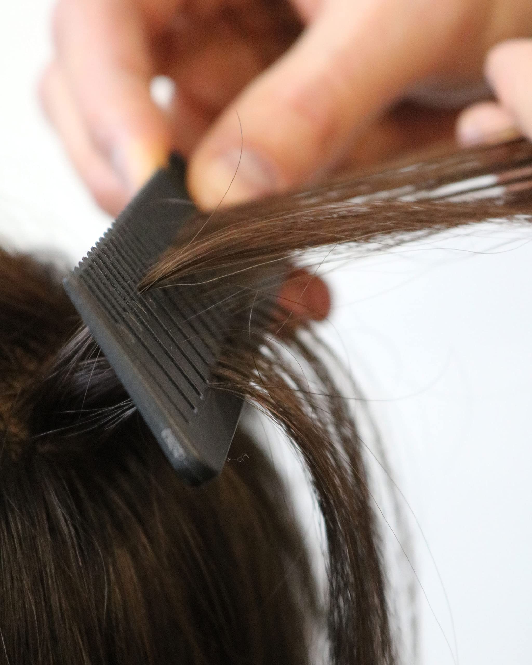 FRAMAR Dreamweaver static-free design reduces frizz and flyaways during highlighting.