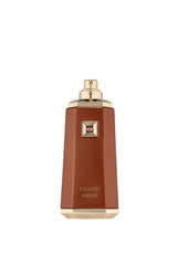 French Avenue Liquid Brun spray action demonstrates easy, even distribution for daily use.