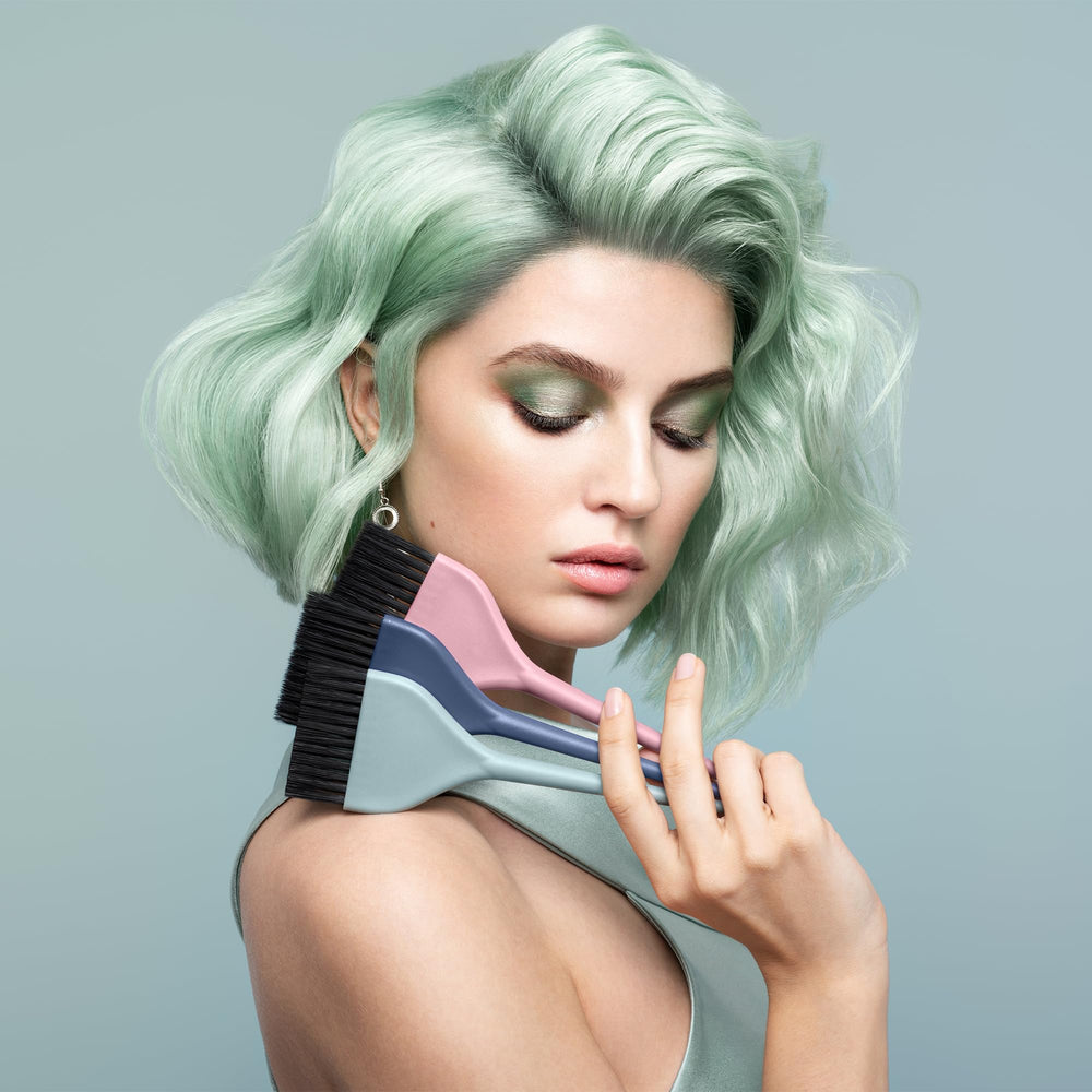 Fromm Color Studio densely packed bristles minimize waste and ensure even saturation.