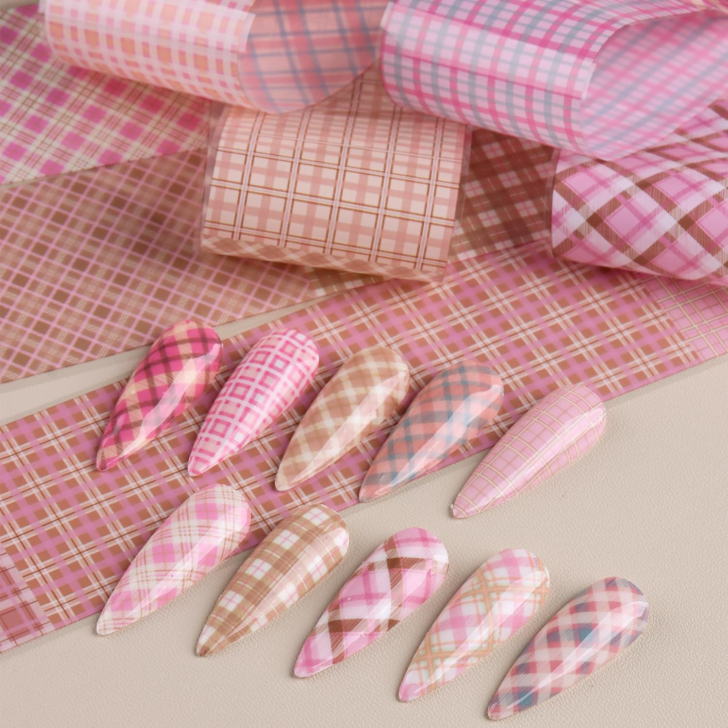 FSpronail láminas plaid rosa retirada de la lámina para un acabado claro.