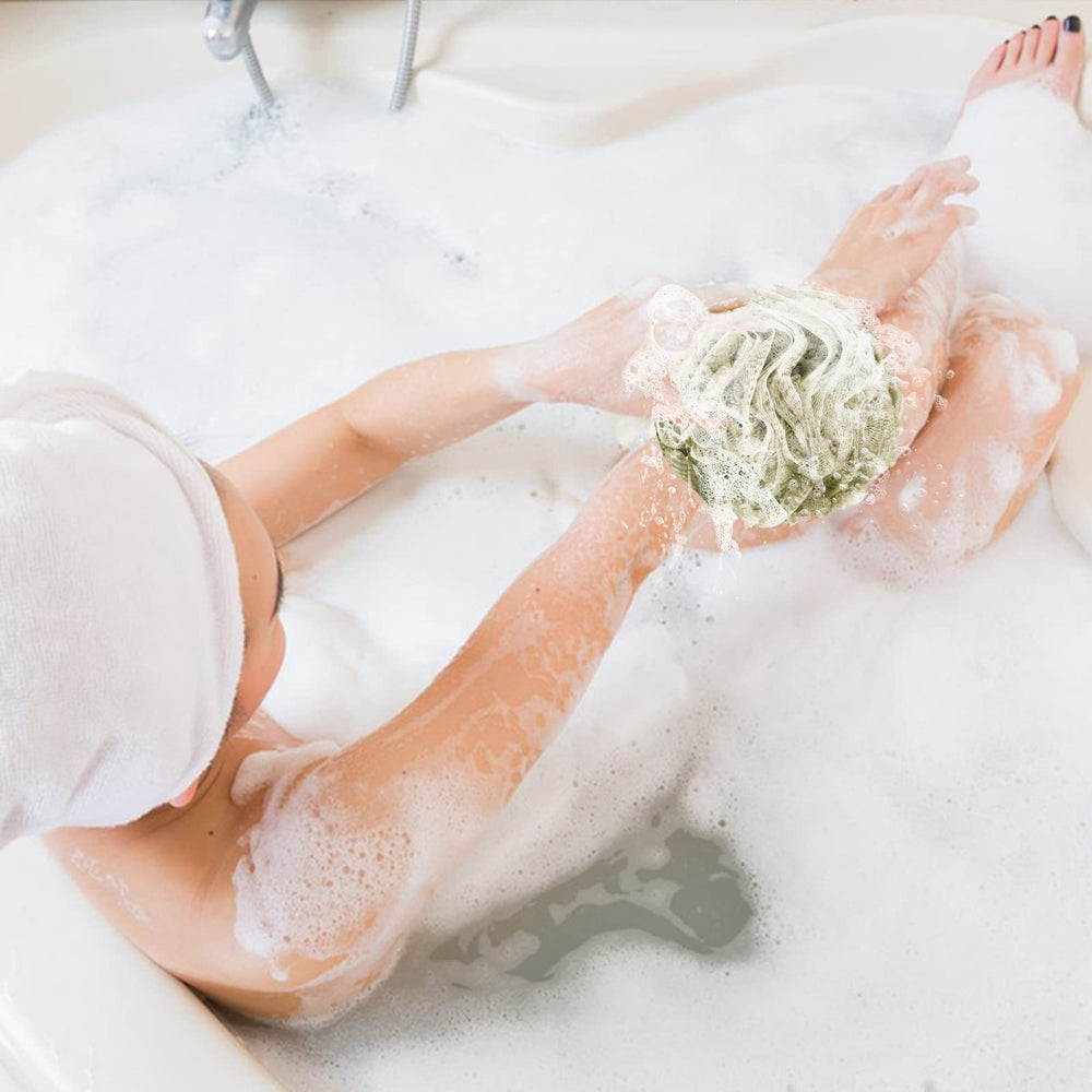 Fu Store loofah sponge produces luxurious foam with gel or soap