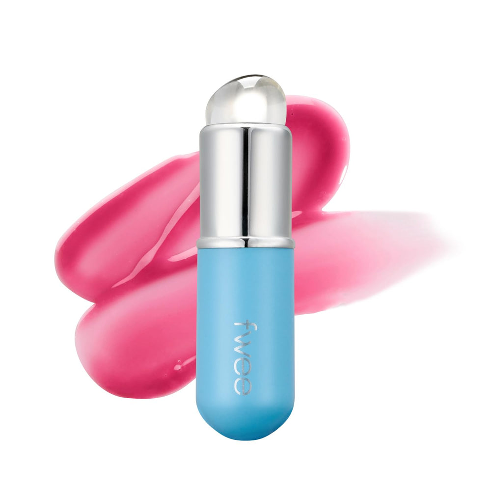 Fwee silicone jumbo makeup brush cap keeps the brush clean while you travel.