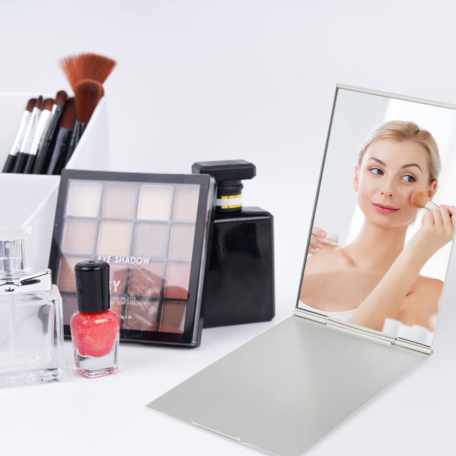 G2PLUS anti-rust travel mirror cleans easily with a quick rinse.