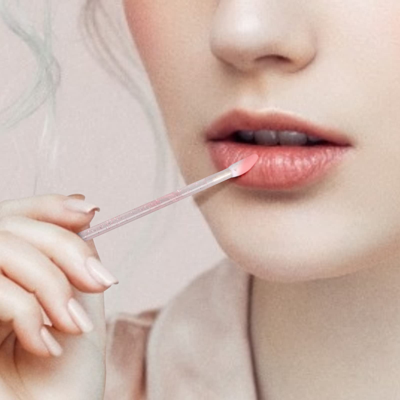 G2PLUS portable lip brush kit fits a cosmetic bag