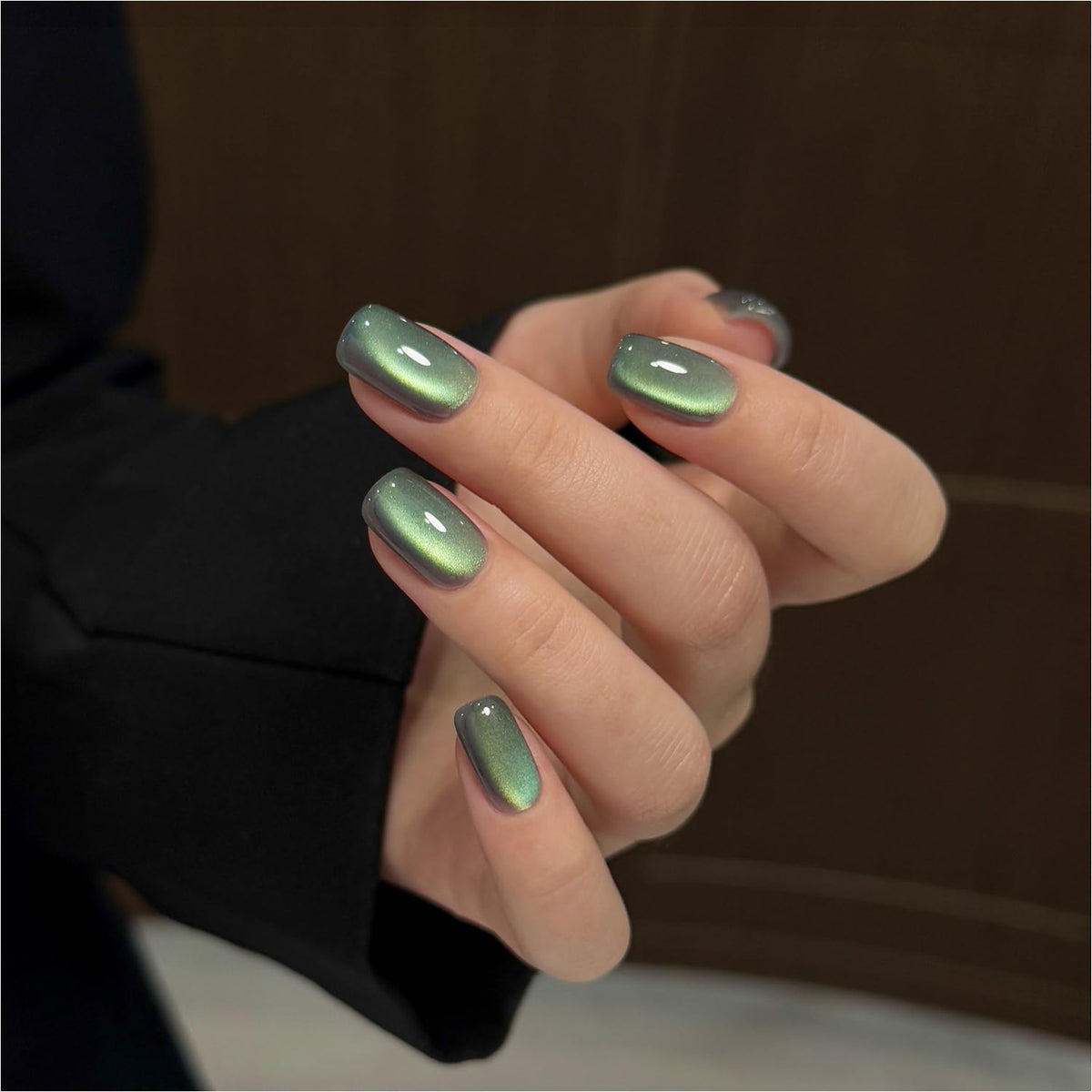 GAOY Green Cat Eye Gel Nail Polish Mossy Glade bottle with holographic shimmer.