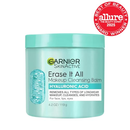 Garnier Erase It All textura cremosa deslizándose sobre la piel para desmaquillar.