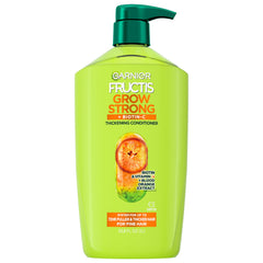 Frasco de acondicionador Garnier Fructis Grow Strong para cabello fino con mayor volumen.