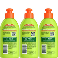 Garnier Fructis Style Leche Alisadora: uso en la mano para domar el frizz diario.