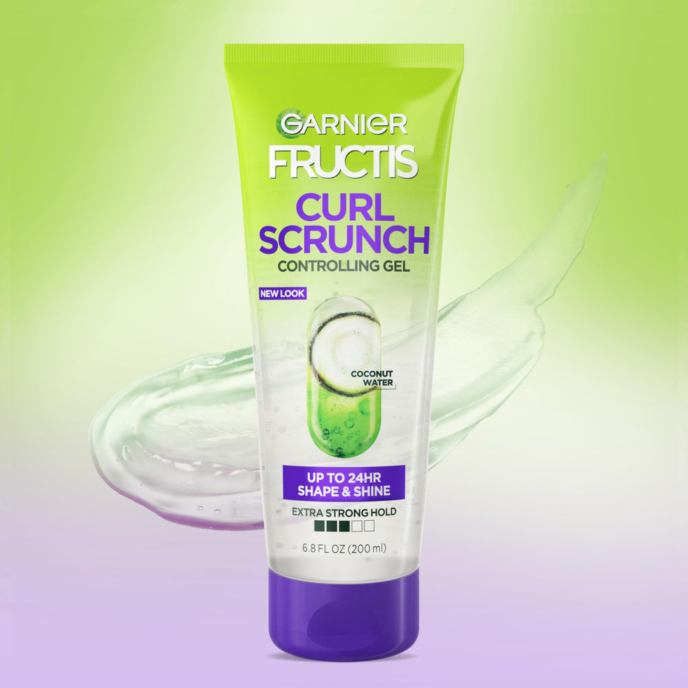 Rizos ligeramente húmedos listos para pellizcos con Garnier Fructis Style Curl Scrunch Gel