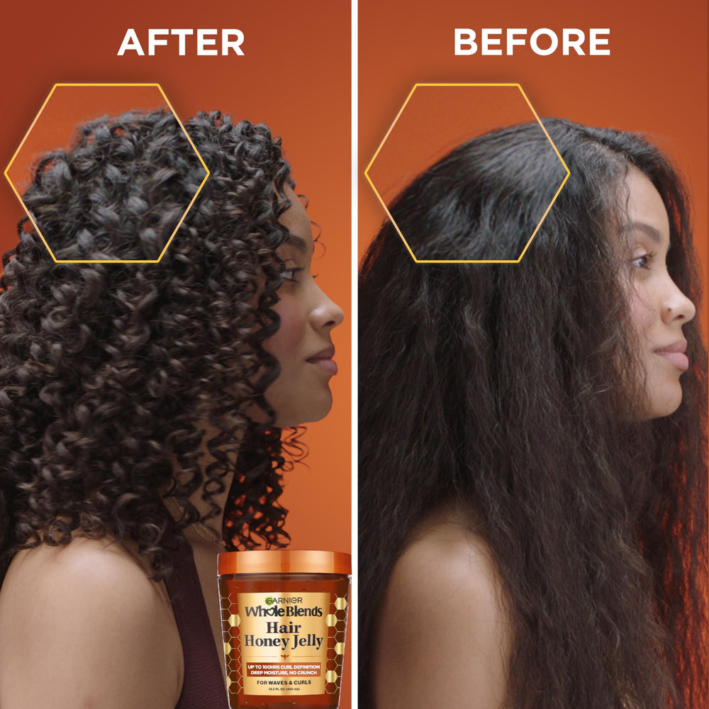 Aplicación con dedos de Garnier Hair Honey Jelly en cabello húmedo.