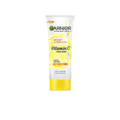 Garnier limpiador facial iluminador, botella visible, limpieza suave para la piel.