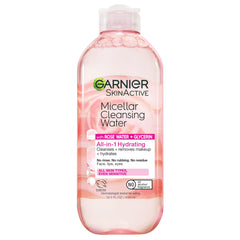 Garnier Micelar Agua de Rosas: botella iluminada para limpieza suave y refrescante de la piel.