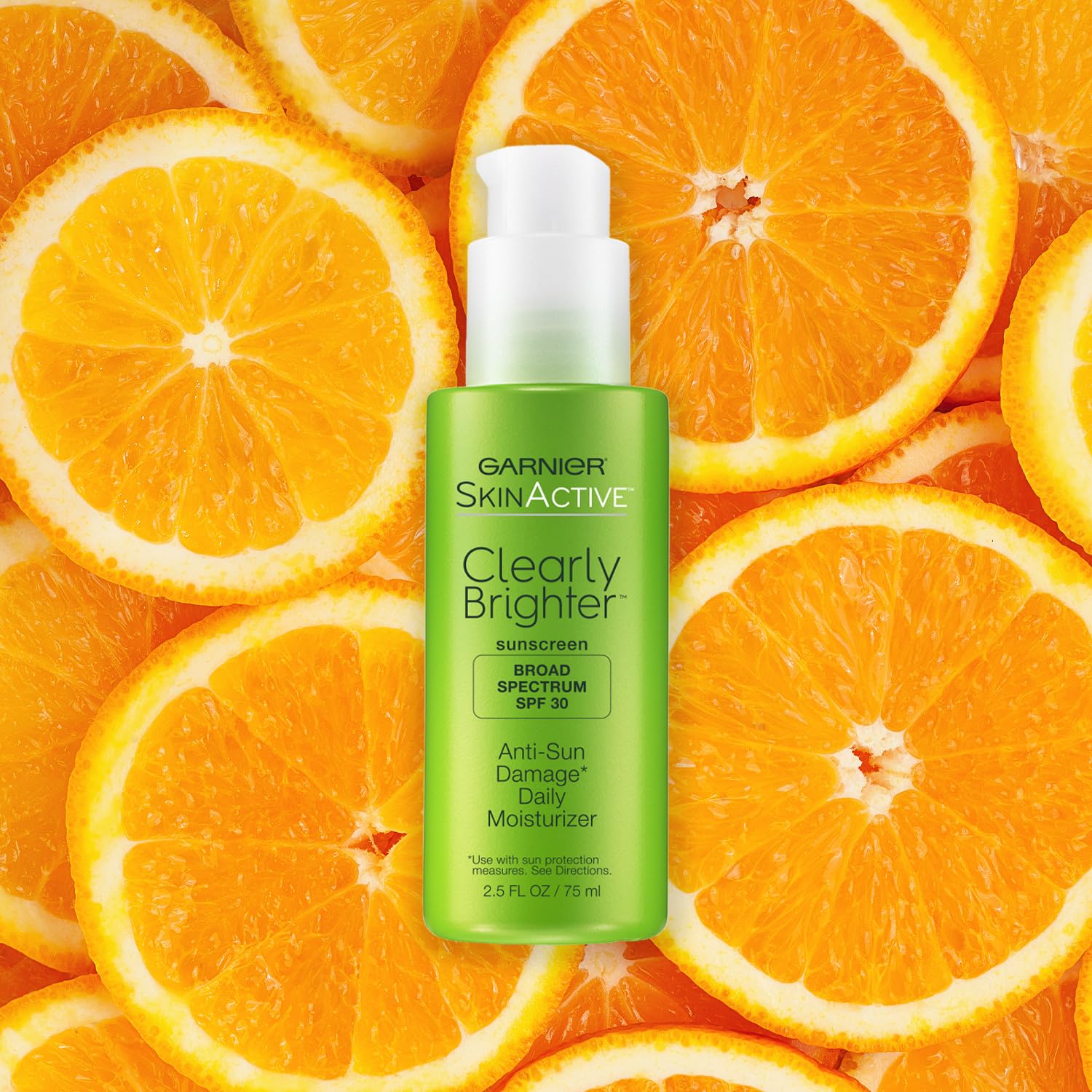 Garnier SkinActive Clearly Brighter SPF 30, aplicación diaria para protección y luminosidad.