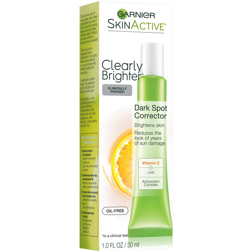 Garnier SkinActive Clearly Brighter texture closeup reveals a lightweight, comfortable cream.