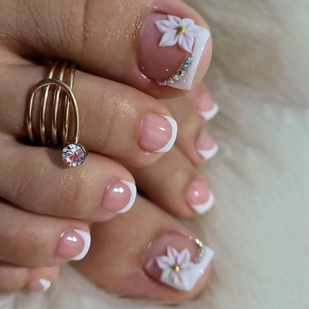 GCSQW French tip toenails short square with white flowers for elegant summer style
